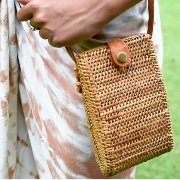 RATTAN PHONE CROSSBODY CASE 8” X 4” HAND MADE IN INDONESIA FULLY LINED INTERIOR - Picture 2 of 11